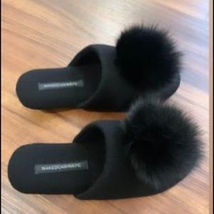 TRIPLE BLACK PUFF SLIPPER Size Small/Medium